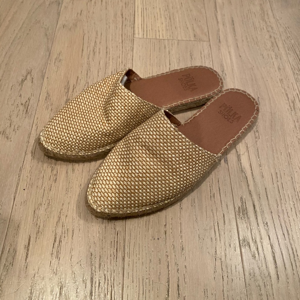 LIKE NEW tan espadrille flat mules